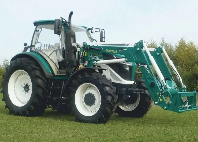 Ciągnik Arbos z ładowaczem czołowym